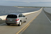 Mercedes R-Class isi arata noua fata