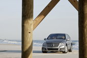 Mercedes R-Class isi arata noua fata