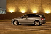 Mercedes R-Class isi arata noua fata