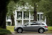 Mercedes R-Class isi arata noua fata