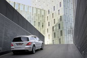 Mercedes R-Class isi arata noua fata
