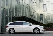 Mercedes R-Class isi arata noua fata