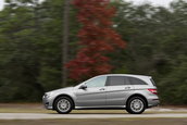 Mercedes R-Class isi arata noua fata