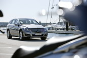 Mercedes R-Class isi arata noua fata