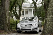 Mercedes R-Class isi arata noua fata