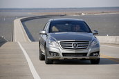 Mercedes R-Class isi arata noua fata