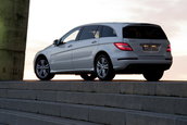 Mercedes R-Class isi arata noua fata