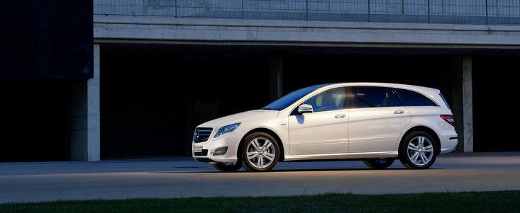 Mercedes R-Class isi ia ramas bun de la America Mercedes R-Class isi ia ramas bun de la America