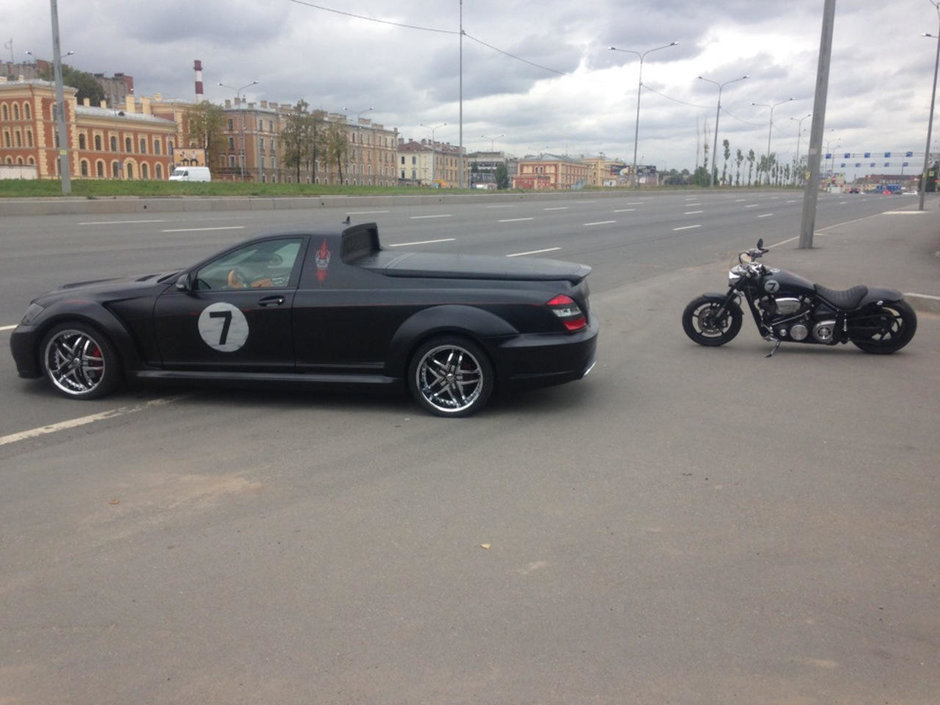 Mercedes S-Class transformat in pick-up