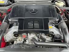 Mercedes SL500 cu 9.118 kilometri la bord