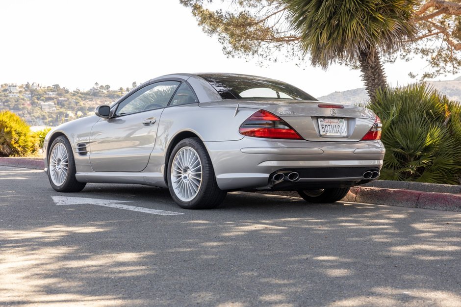 Mercedes SL55 AMG cu 4.058 de kilometri la bord