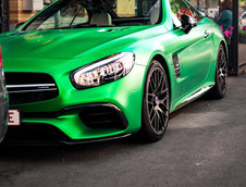 Mercedes SL63 in AMG green hell magno