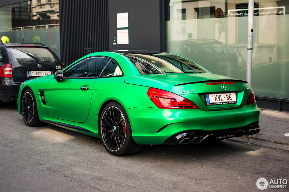 Mercedes SL63 in AMG green hell magno