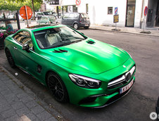 Mercedes SL63 in AMG green hell magno