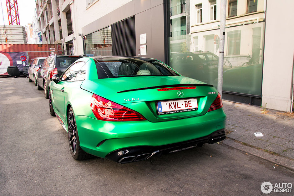 Mercedes SL63 in AMG green hell magno