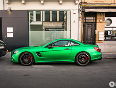 Mercedes SL63 in AMG green hell magno