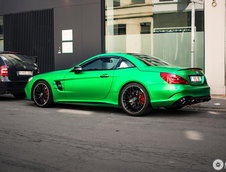 Mercedes SL63 in AMG green hell magno