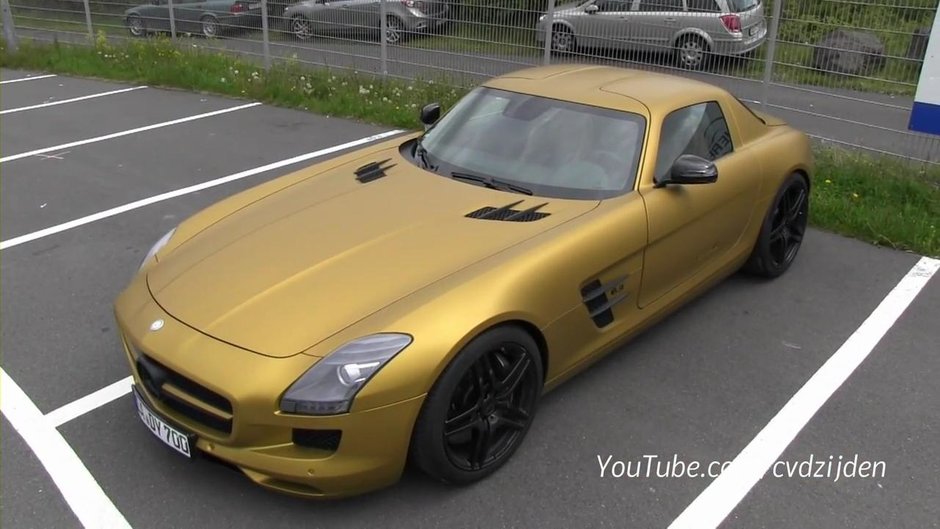 Mercedes SLS AMG in auriu mat Mercedes SLS AMG in auriu mat