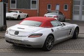 Mercedes SLS AMG Roadster surprins necamuflat