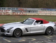 Mercedes SLS AMG Roadster surprins necamuflat