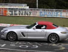 Mercedes SLS AMG Roadster surprins necamuflat