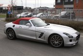 Mercedes SLS AMG Roadster surprins necamuflat