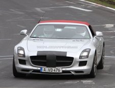 Mercedes SLS AMG Roadster surprins necamuflat