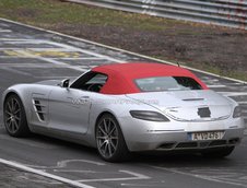 Mercedes SLS AMG Roadster surprins necamuflat