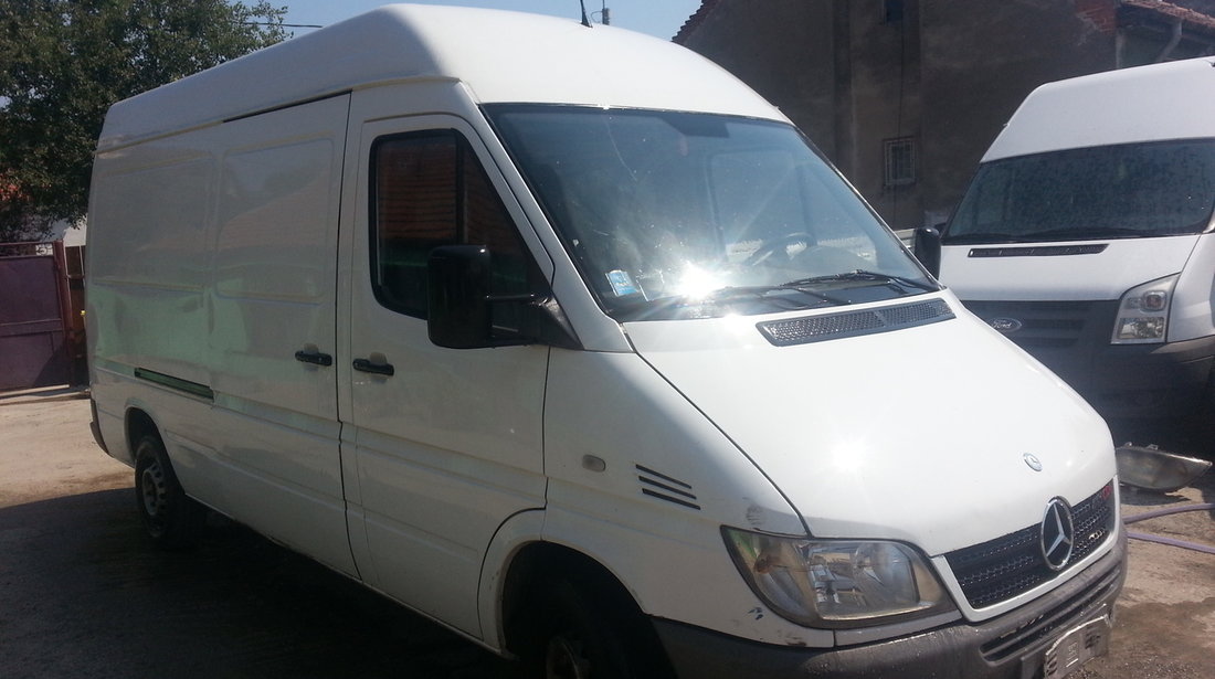 mercedes sprinter 208