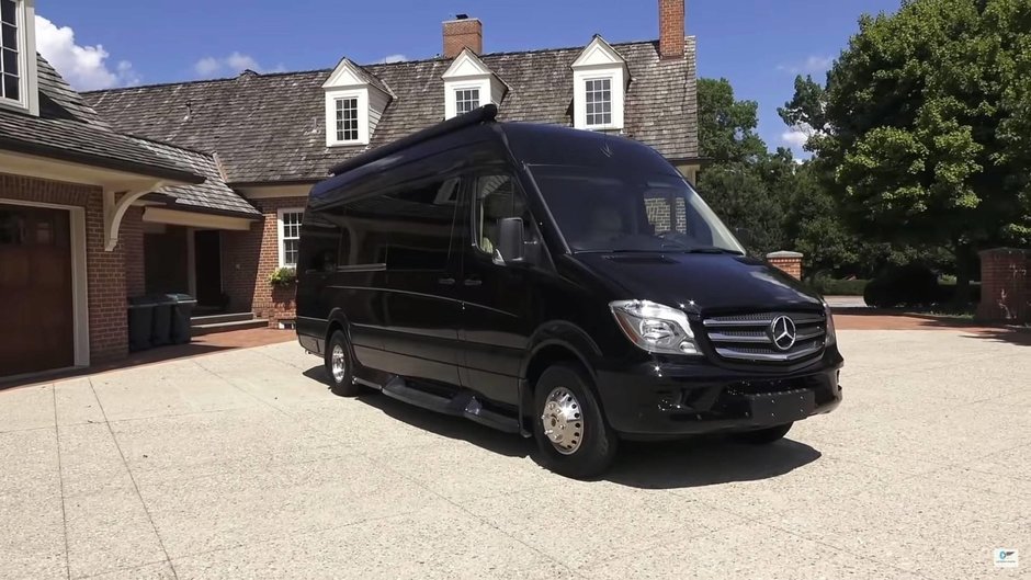 Mercedes Sprinter de la Ultimate Toys