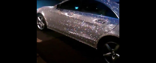 Mercedes-ul sclipitor, incrustat cu un milion de cristale Swarovski