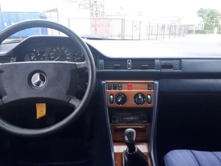 Mercedes W124 cu 2 milioane km la bord