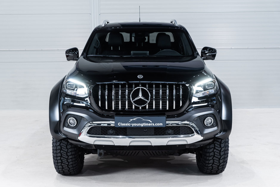 Mercedes X-Class cu sase roti