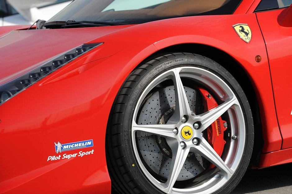 MICHELIN Pilot Super Sport echipeaza noul Ferrari FF lansat si pe piata romaneasca MICHELIN Pilot Super Sport echipeaza noul Ferrari FF lansat si pe piata romaneasca
