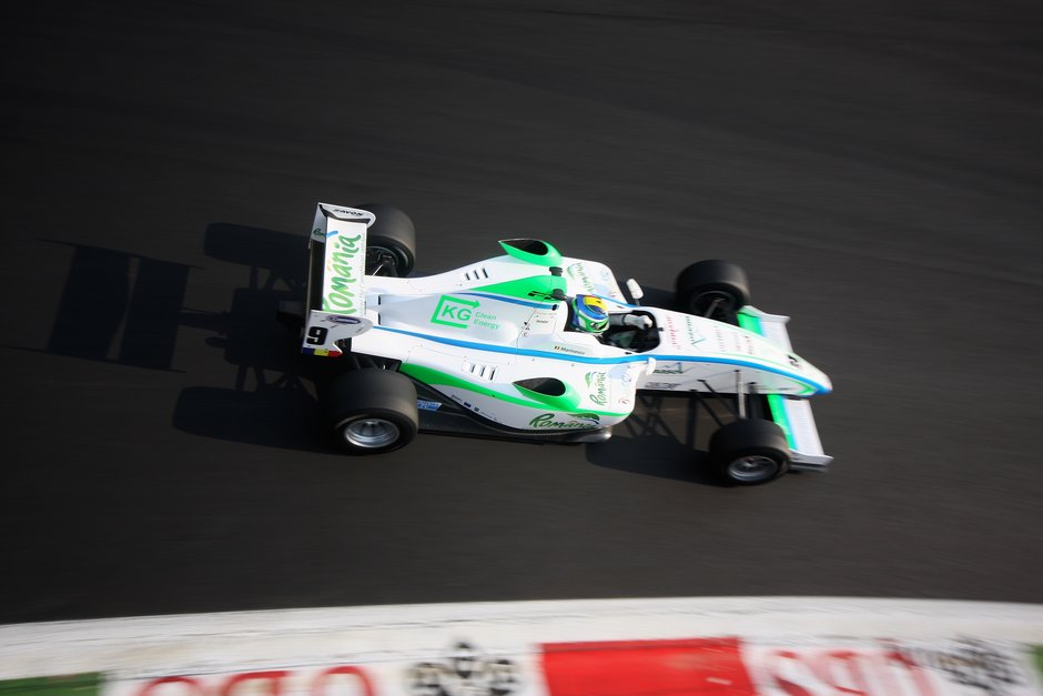 Mihai Marinescu a castigat prima cursa de la Monza Mihai Marinescu a castigat prima cursa de la Monza