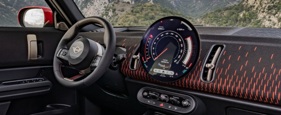 MINI a publicat acum primele fotografii si informatii oficiale. Noua masina a britanicilor are 300 de cai sub capota si 4x4 in standard. Cat costa in Romania
