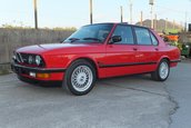 Mini-colectie de BMW-uri M5 scoasa la licitatie
