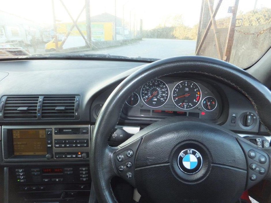 Mini-colectie de BMW-uri M5 scoasa la licitatie