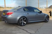 Mini-colectie de BMW-uri M5 scoasa la licitatie