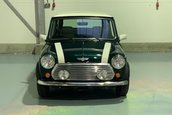 Mini Cooper cu 127 de kilometri la bord