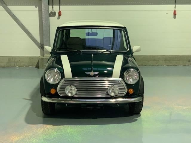 Mini Cooper cu 127 de kilometri la bord