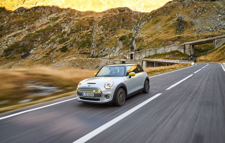 MINI Cooper SE pe Transfagarasan