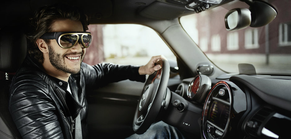 MINI te arunca in viitor cu un prototip de ochelari tip 'augmented reality'