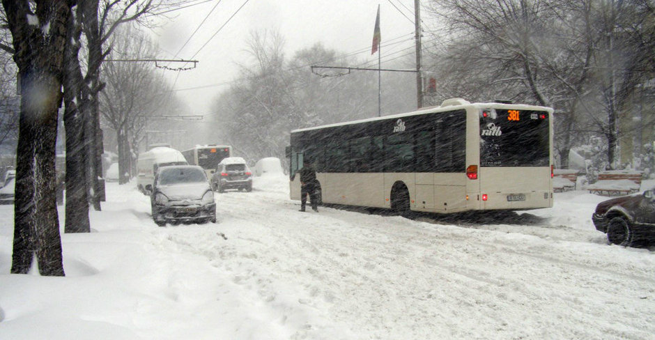 Mit sau realitate: scaderea presiunii in anvelope ajuta la circulatia masinii pe zapada