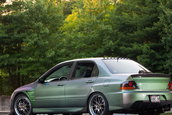 Mitsubishi EVO VIII: o bestie dezlantuita