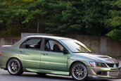 Mitsubishi EVO VIII: o bestie dezlantuita