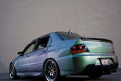 Mitsubishi EVO VIII: o bestie dezlantuita