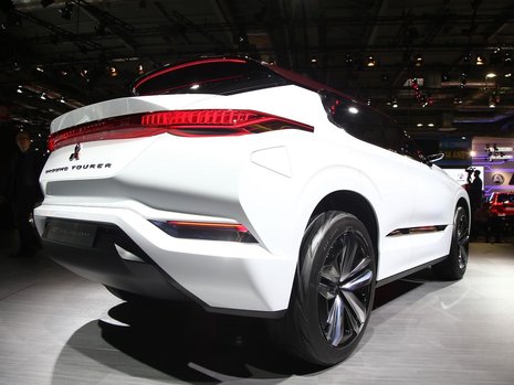 Mitsubishi GT-PHEV concept