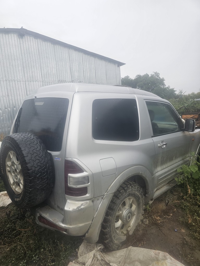 Mitsubishi Pajero autoutilitara 2001