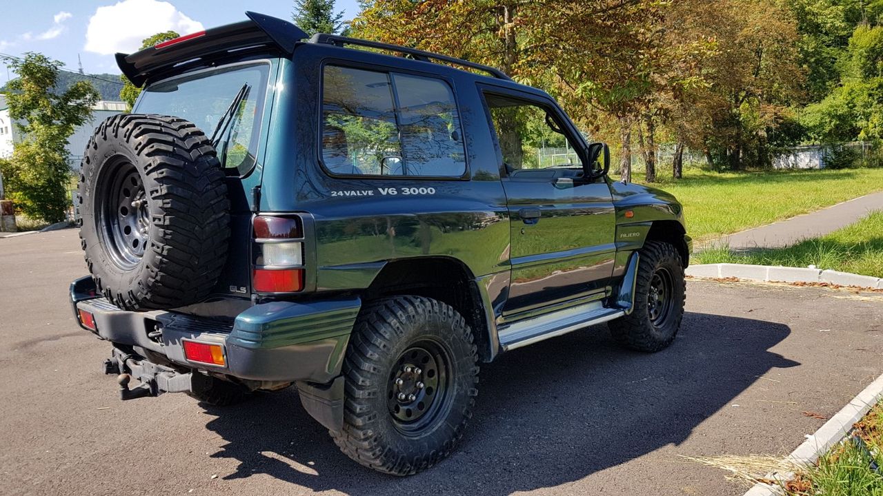 Mitsubishi Pajero Autoutilitara 3.0 24V AC Automat doua